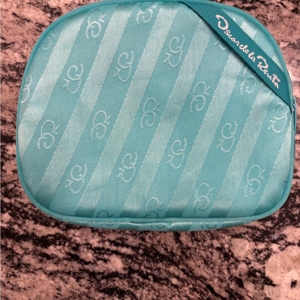 ✨ Oscar de la Renta Cosmetic / Essentials Case – Tiffany Blue ✨